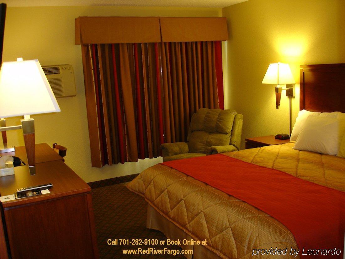 Red River Inn & Suites Fargo Exterior photo