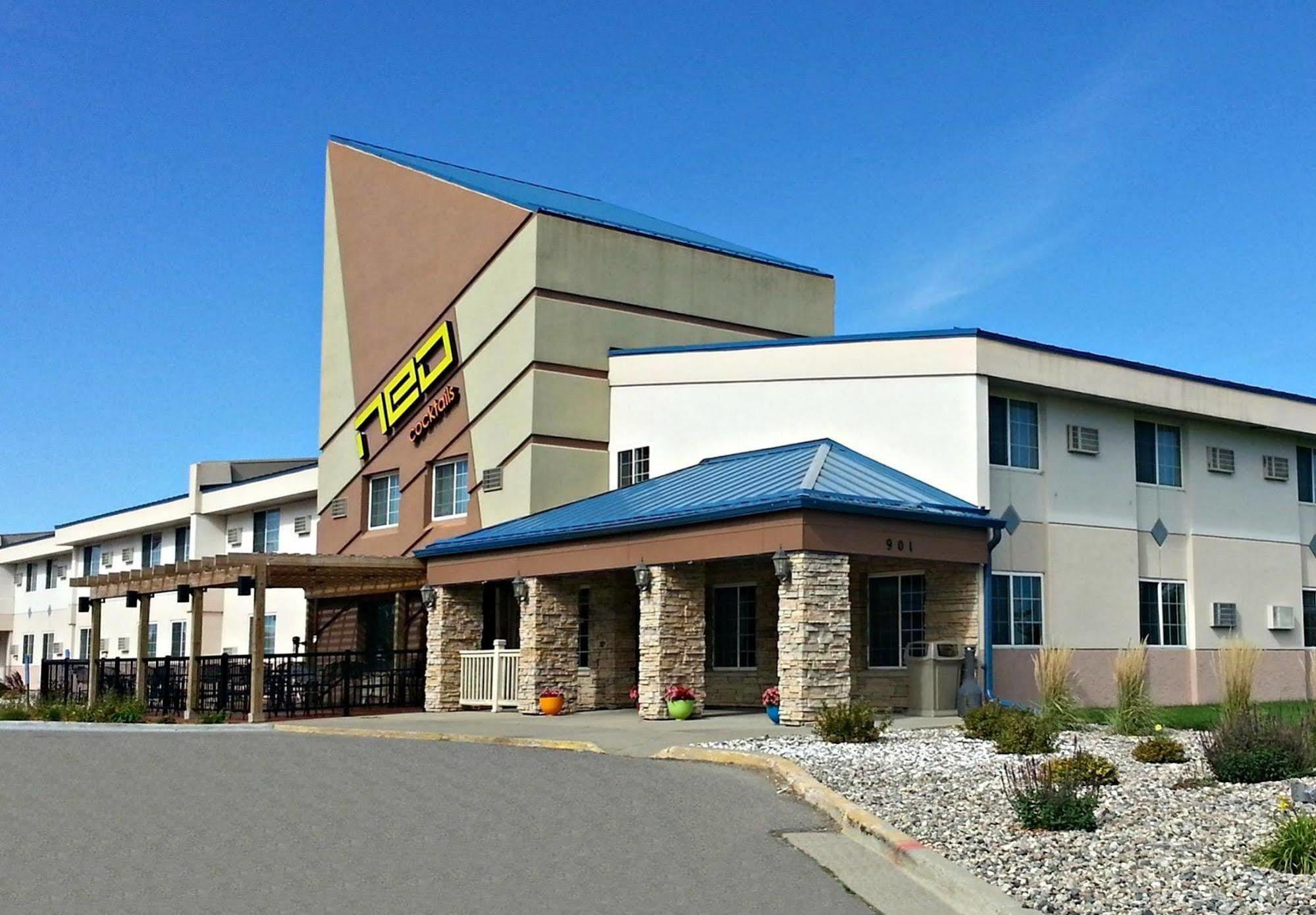 Red River Inn & Suites Fargo Exterior photo