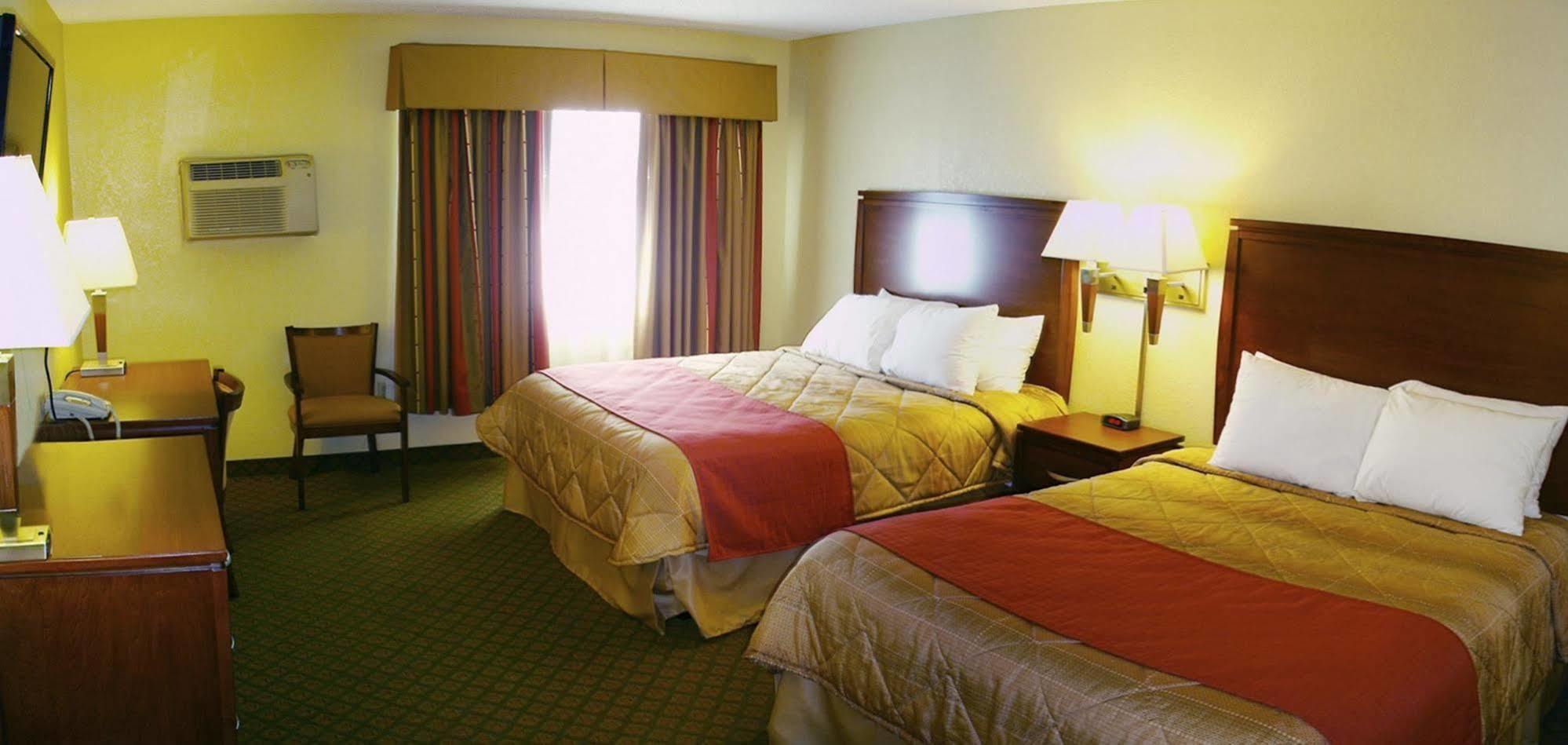 Red River Inn & Suites Fargo Exterior photo